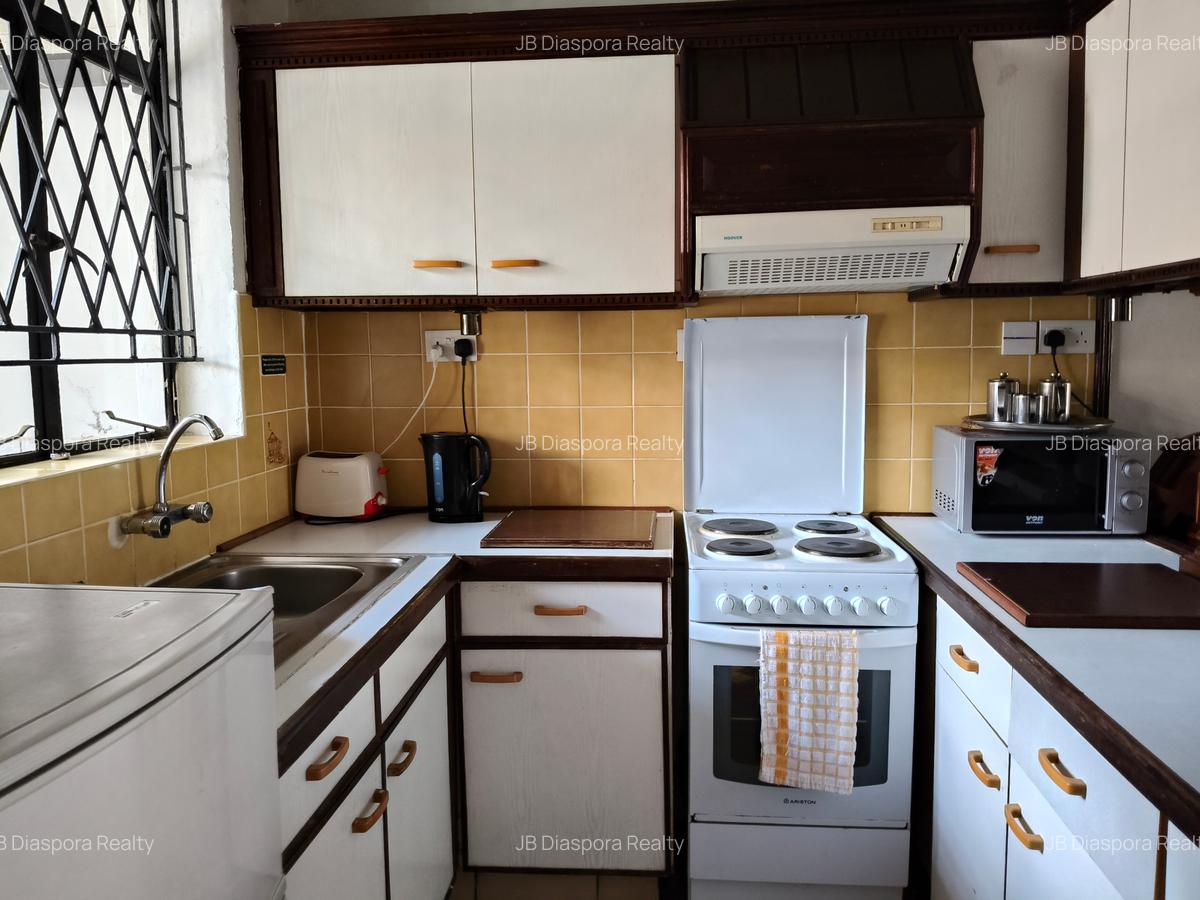 Serviced 2 Bed Apartment with En Suite at Rhapta Road - 4
