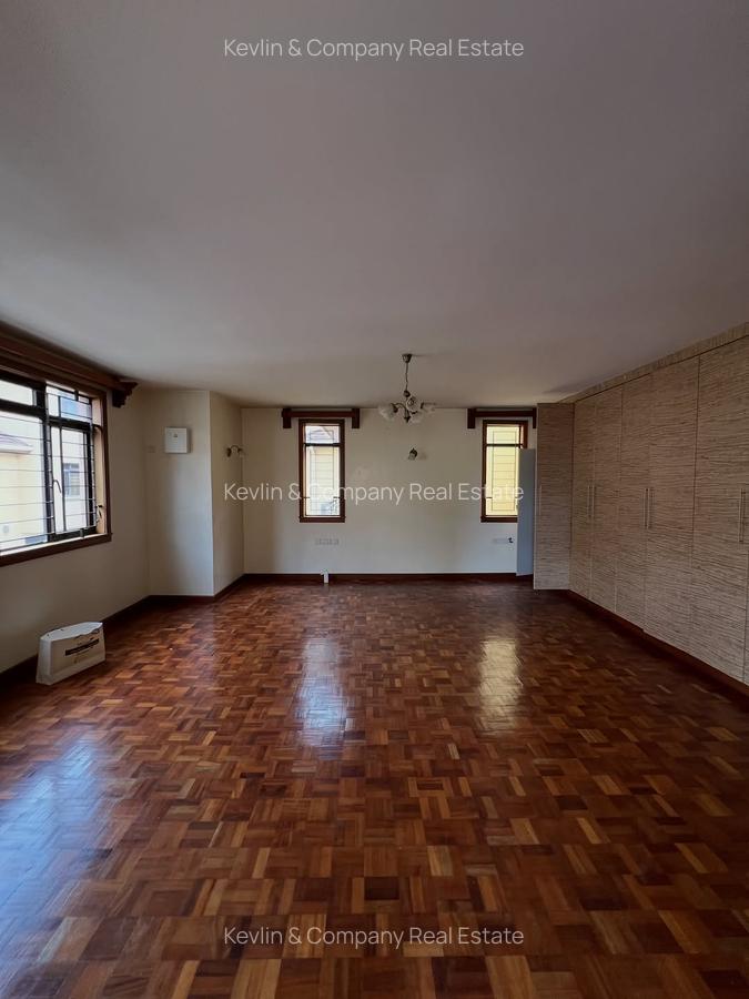 5 Bed Townhouse with En Suite in Lavington - 4