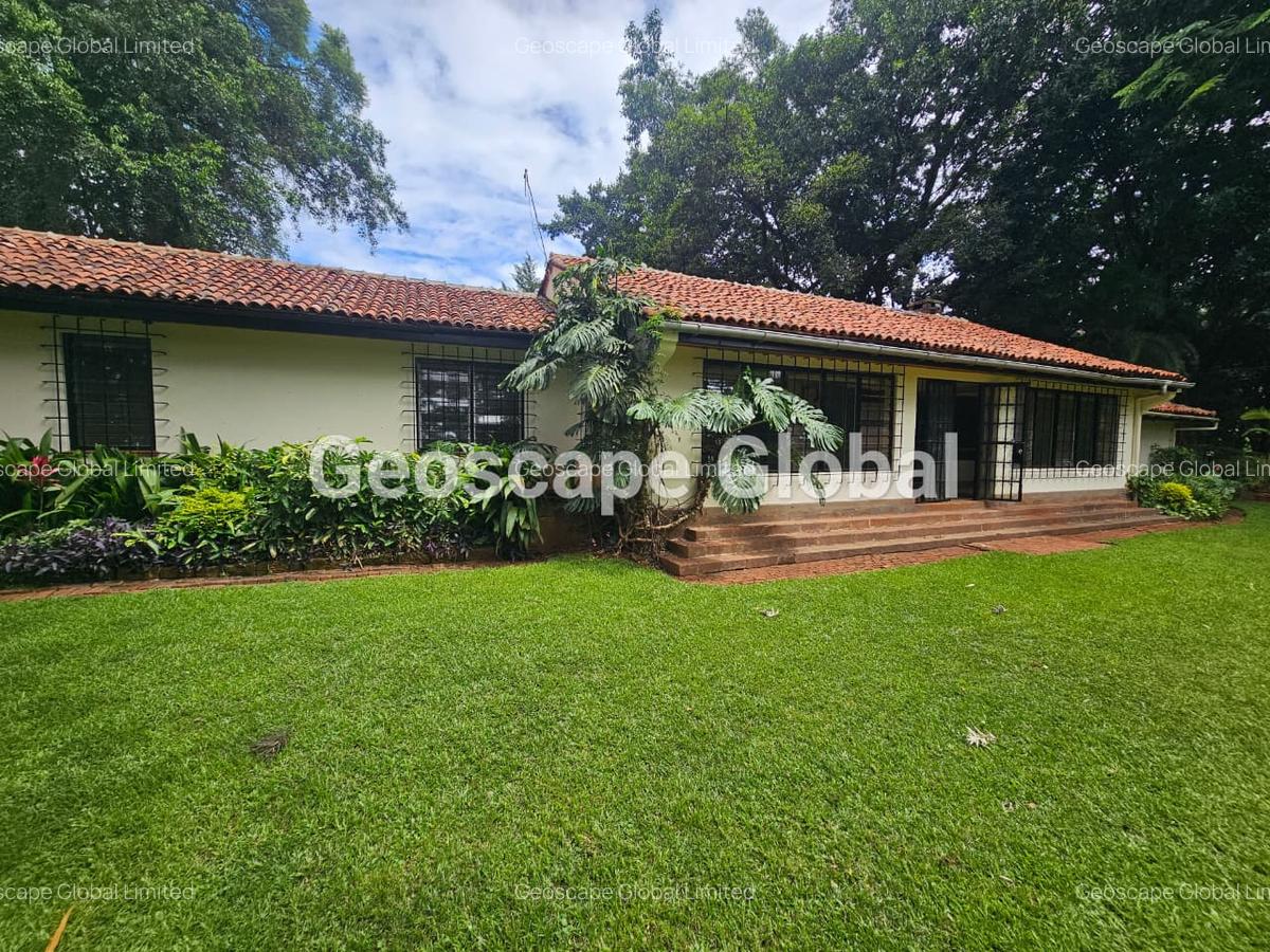 4 Bed House with En Suite in Rosslyn - 12