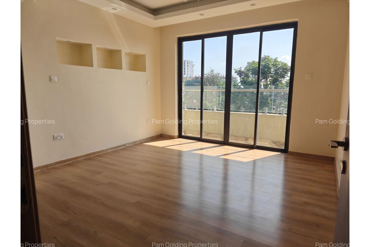 5 Bed Apartment with En Suite in Parklands - 10