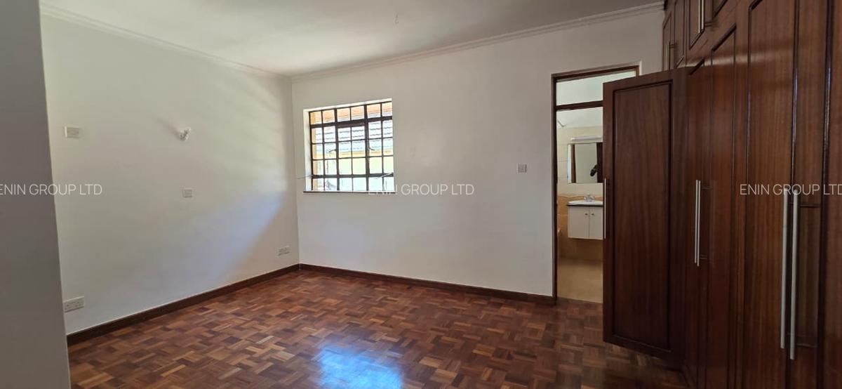 5 Bed Townhouse with En Suite in Lavington - 12