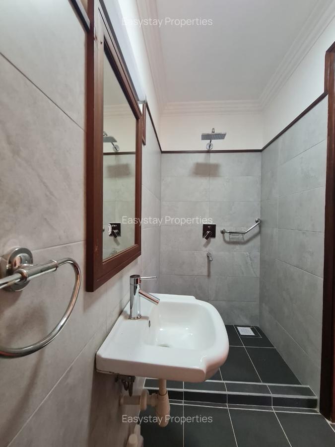 4 Bed Townhouse with En Suite in Ridgeways - 6