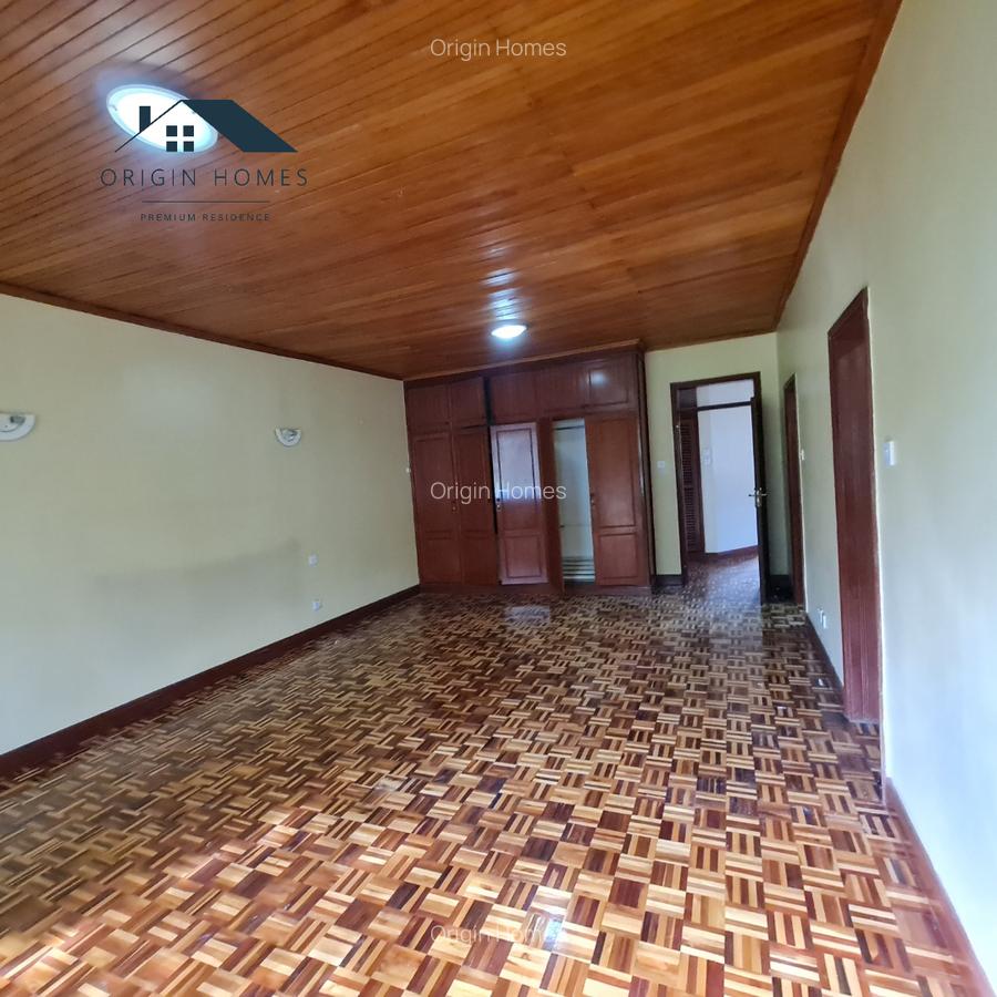 5 Bed Townhouse with En Suite at Lavington - 5