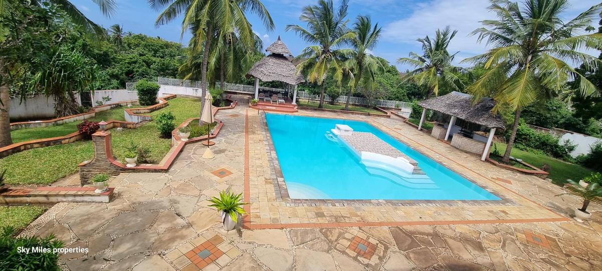 5 Bed House with En Suite at Diani - 12