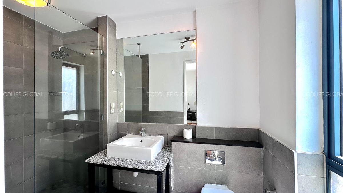 3 Bed Apartment with En Suite at Garden City Mall - 14