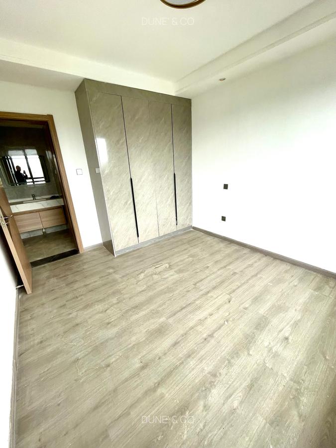3 Bed Apartment with En Suite in Riverside - 11