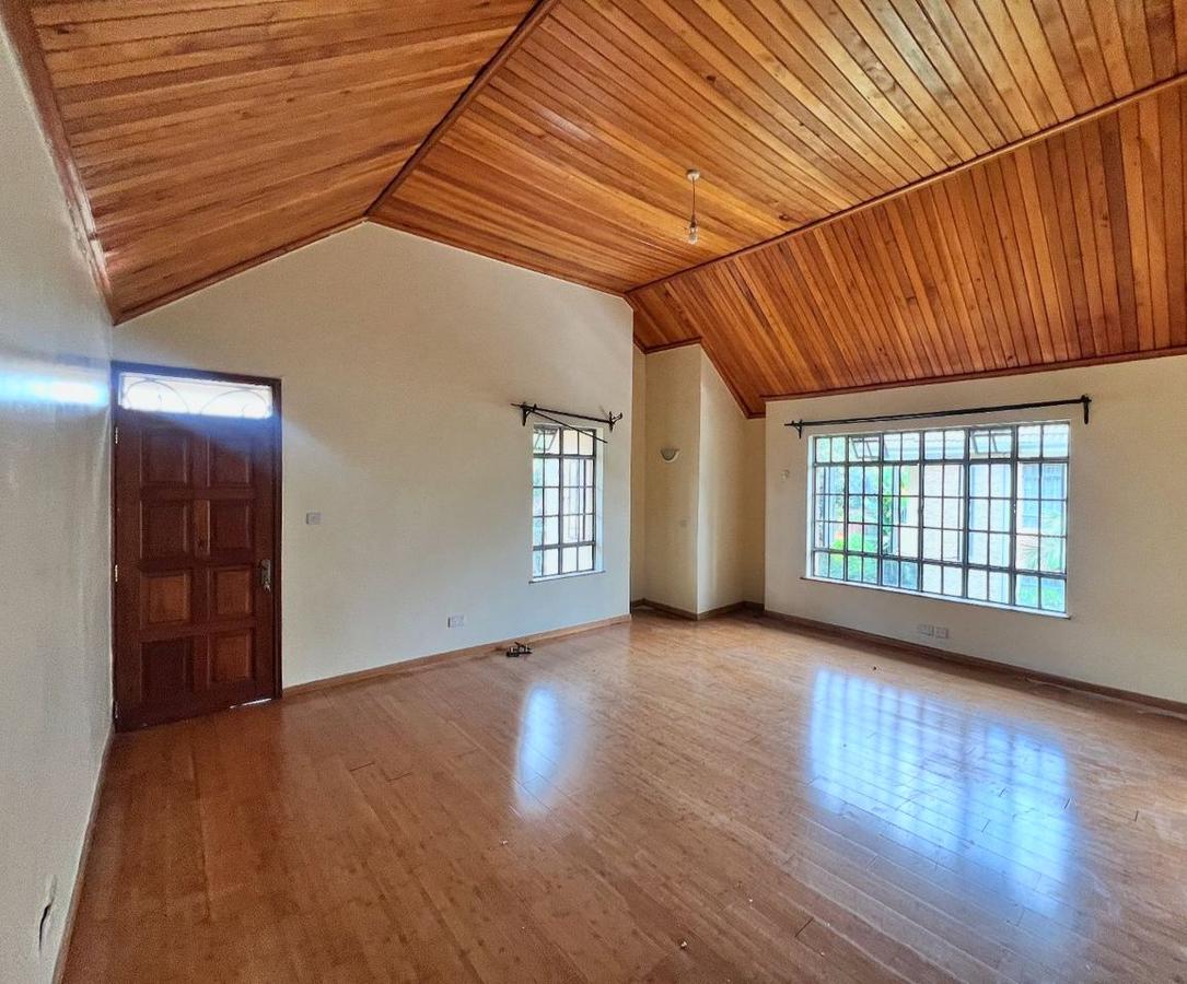 5 Bed House with En Suite in Lavington - 3