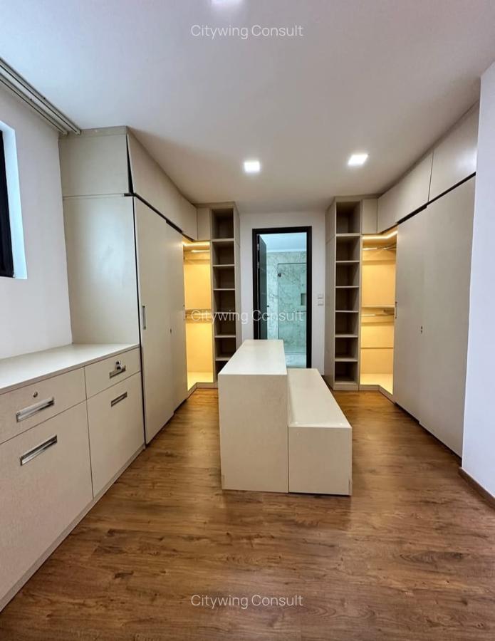 5 Bed Townhouse with En Suite at Peponi Road - 14