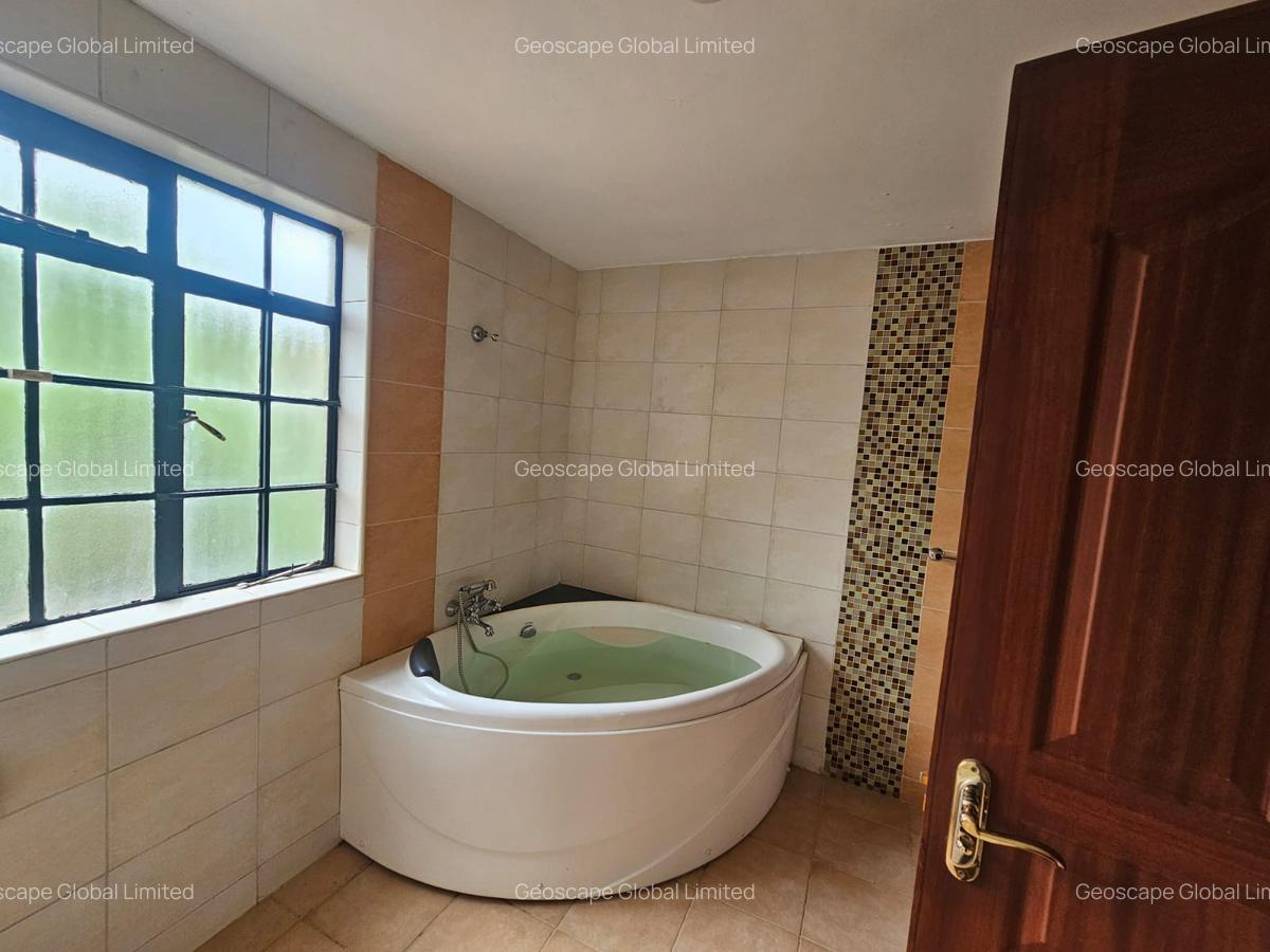 5 Bed House with En Suite in Lavington - 2