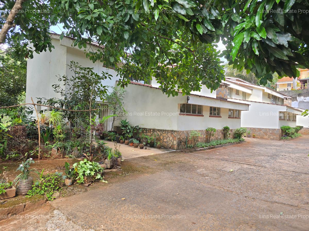 4 Bed Townhouse with En Suite in Spring Valley - 1
