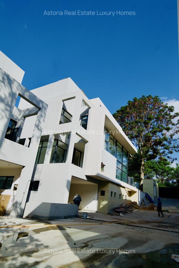 5 Bed Villa with En Suite at 2026-187 * 11.07 - 13