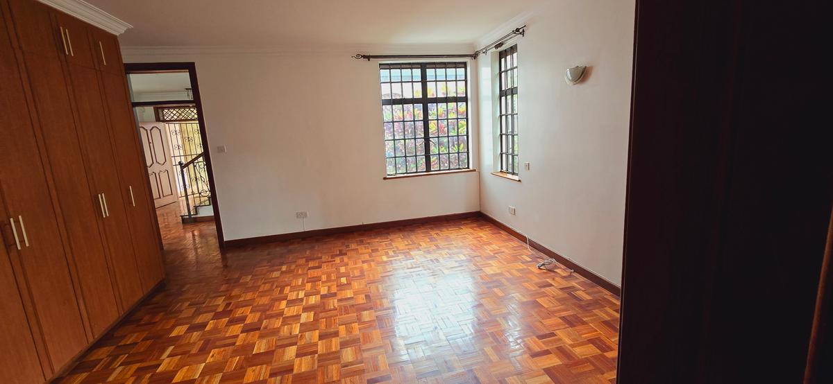 4 Bed Townhouse with En Suite at Convent Drive - 16