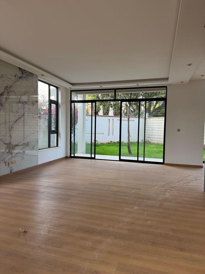 5 Bed Townhouse with En Suite in Lavington - 16