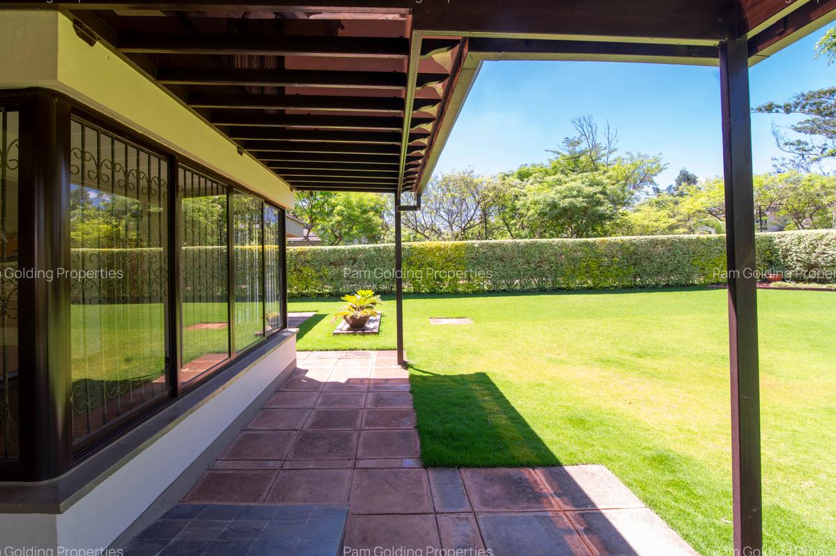 4 Bed House at Ridgeways Lane - 15