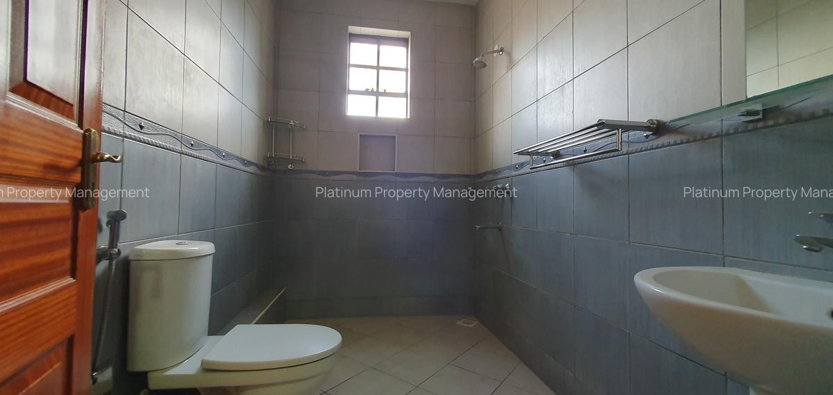 4 Bed Apartment with En Suite at 2Nd Parklands Avenue - 12