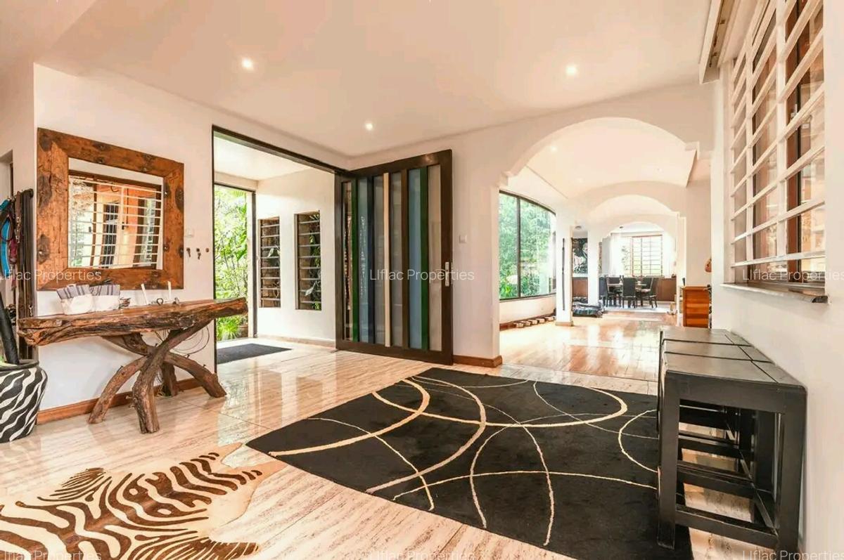 5 Bed House with En Suite in Runda - 10