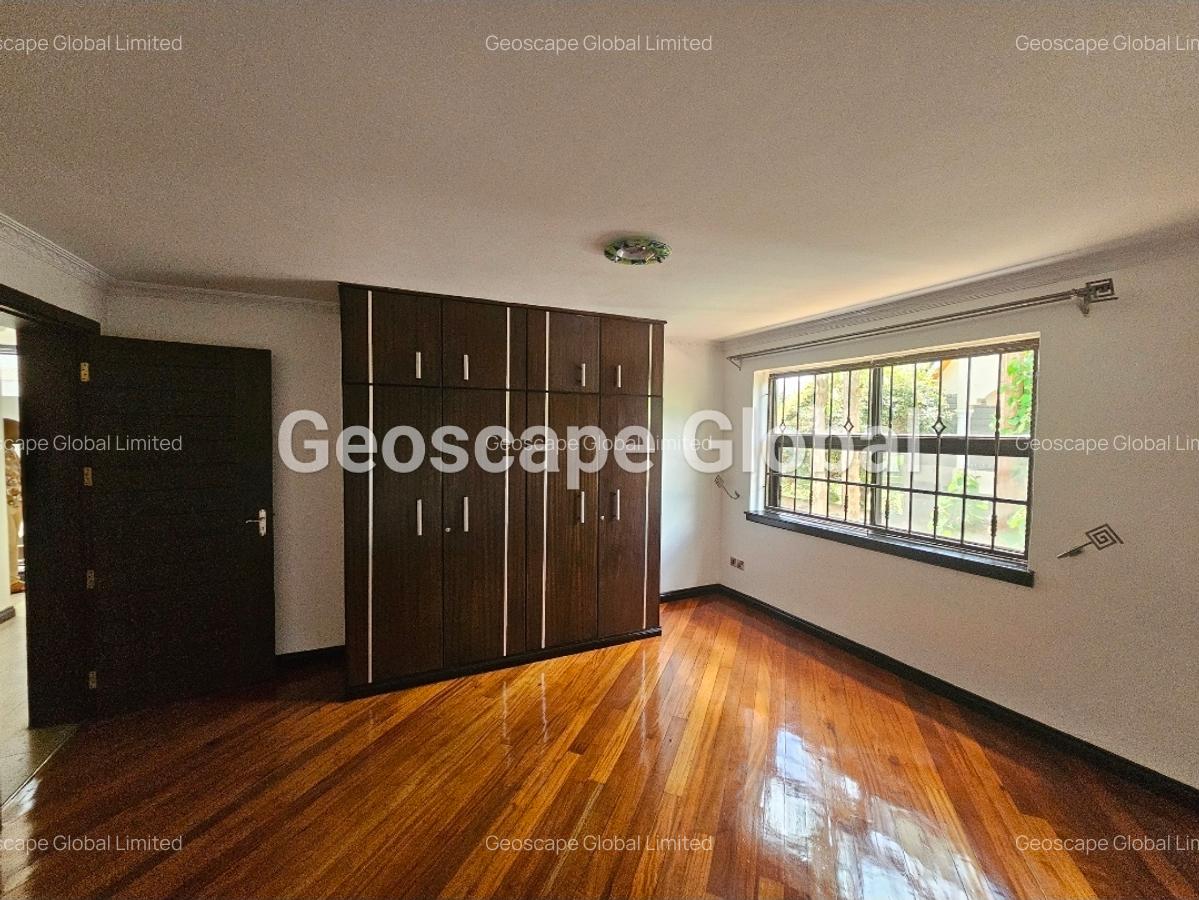 5 Bed House with En Suite in Runda - 6
