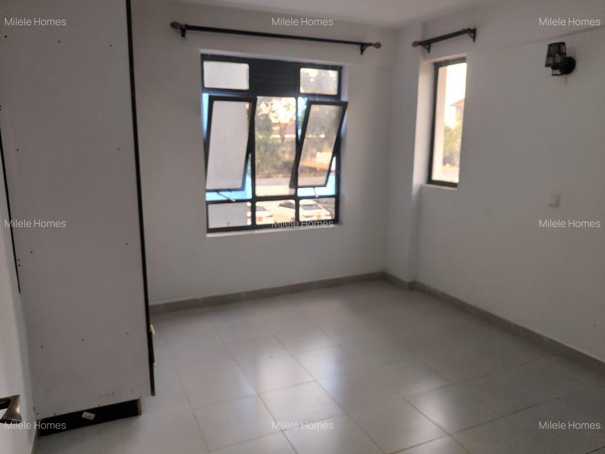 Serviced 2 Bed Apartment with En Suite in Garden Estate - 12