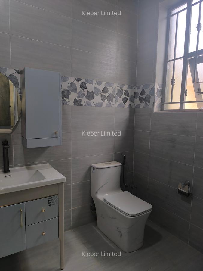 5 Bed House with En Suite in Syokimau - 11