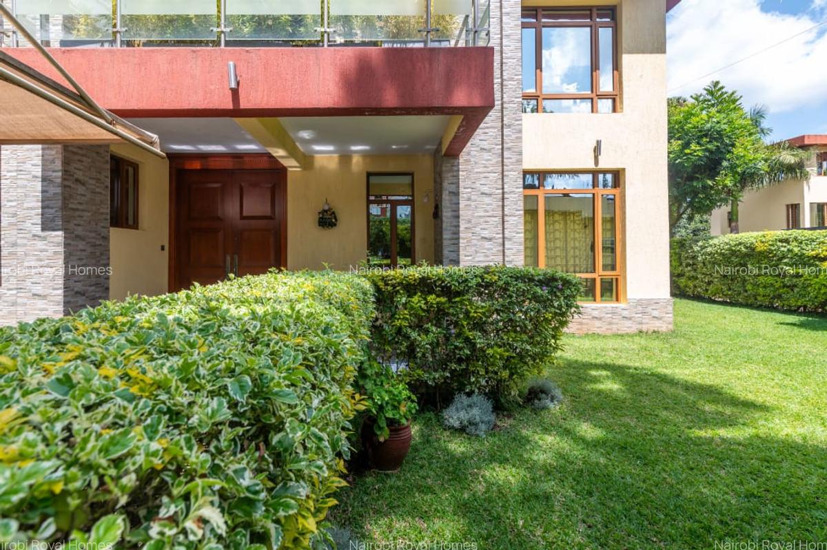 5 Bed Townhouse with En Suite at Lavington - 4