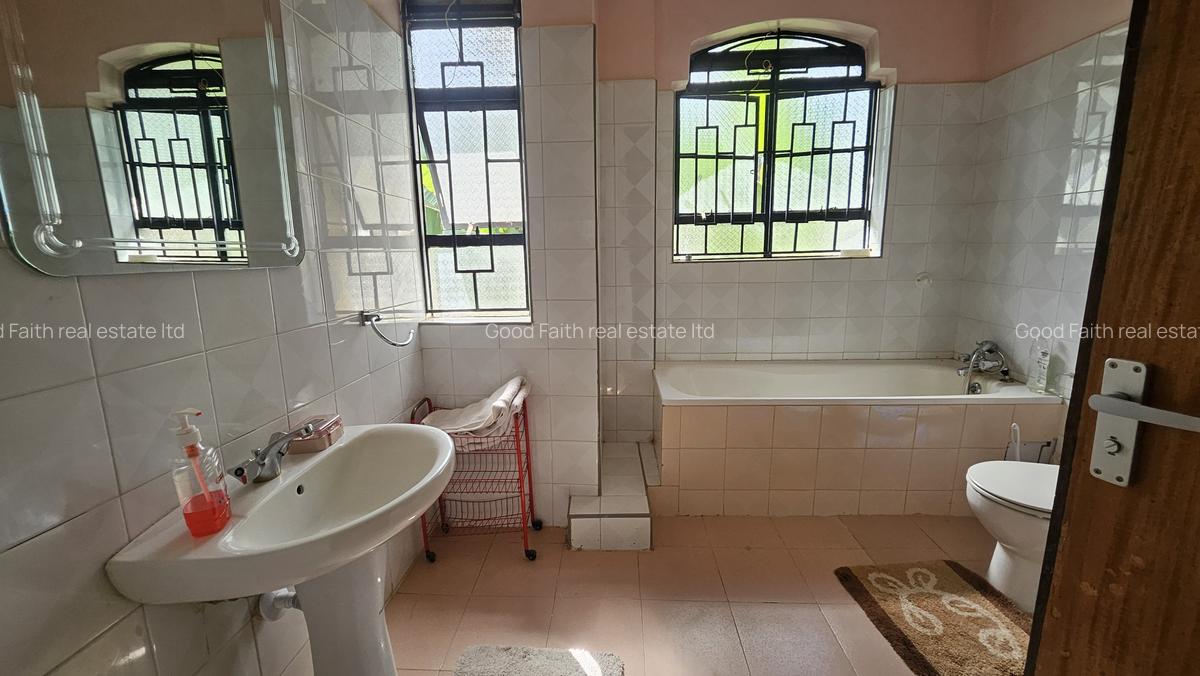 5 Bed House with En Suite in Runda - 18