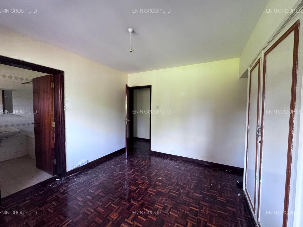 4 Bed House with En Suite in Nyari - 18