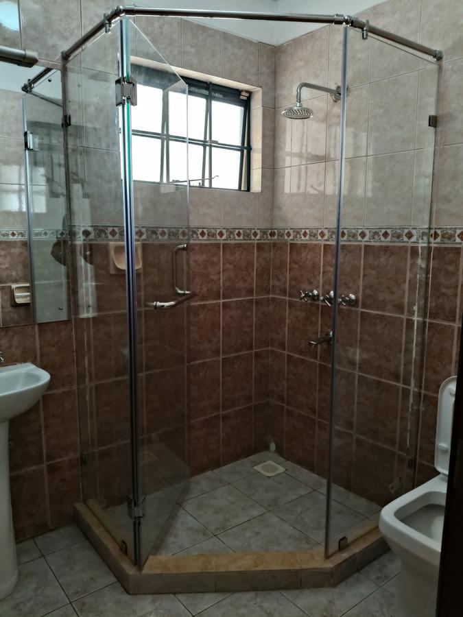 5 Bed Townhouse with En Suite in Spring Valley - 6