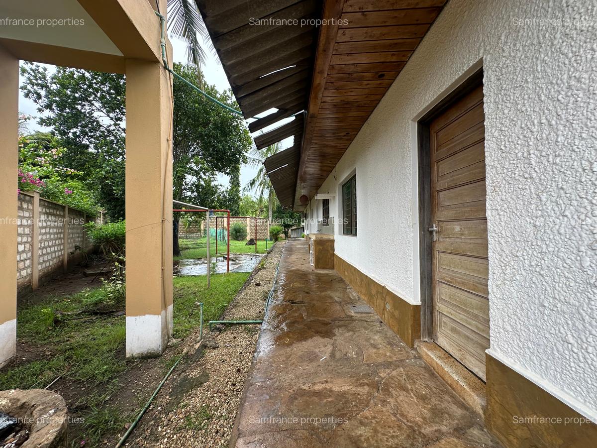 4 Bed Villa with En Suite at Diani Beach Road - 7
