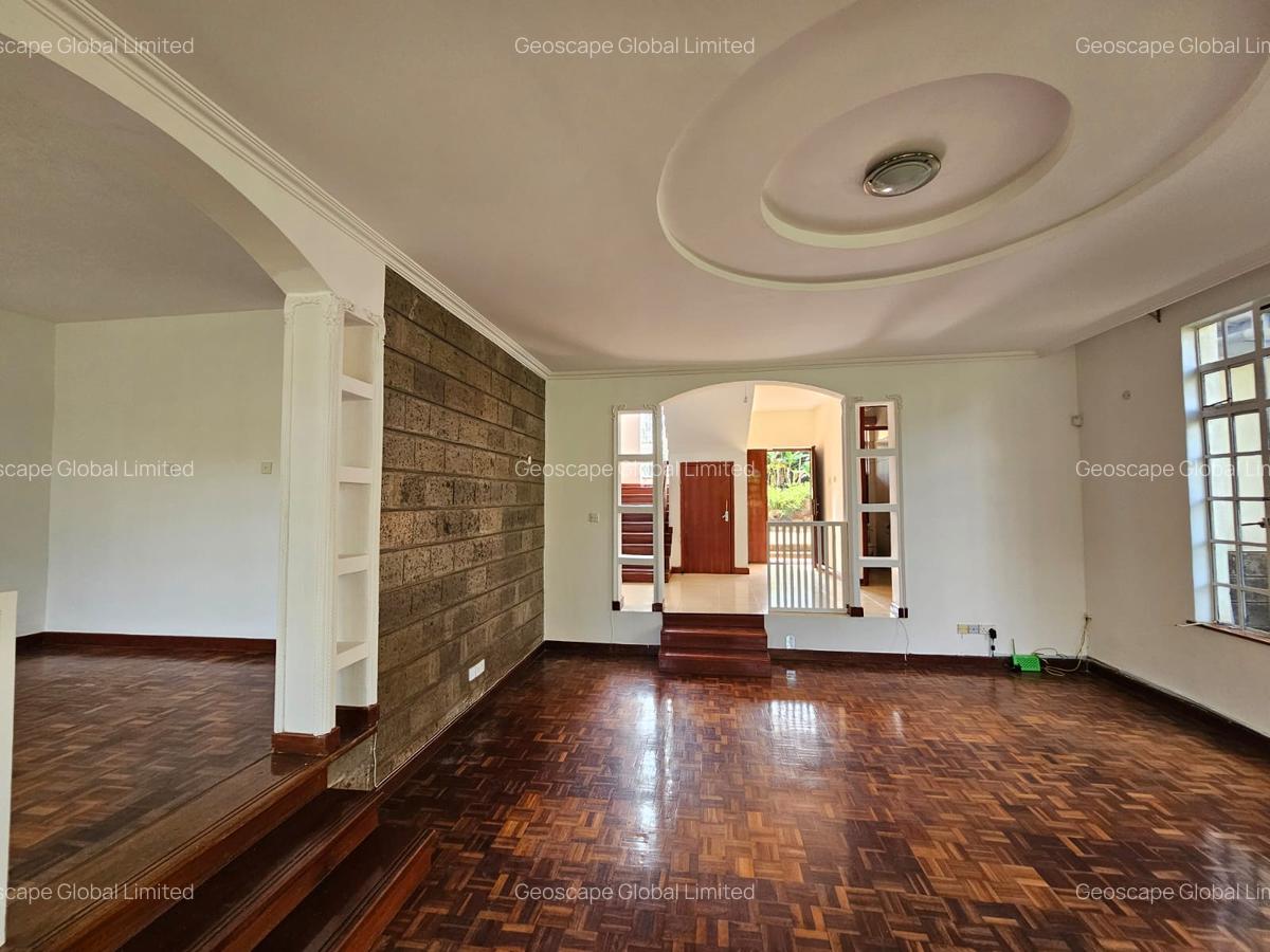 4 Bed House with En Suite in Nyari - 1