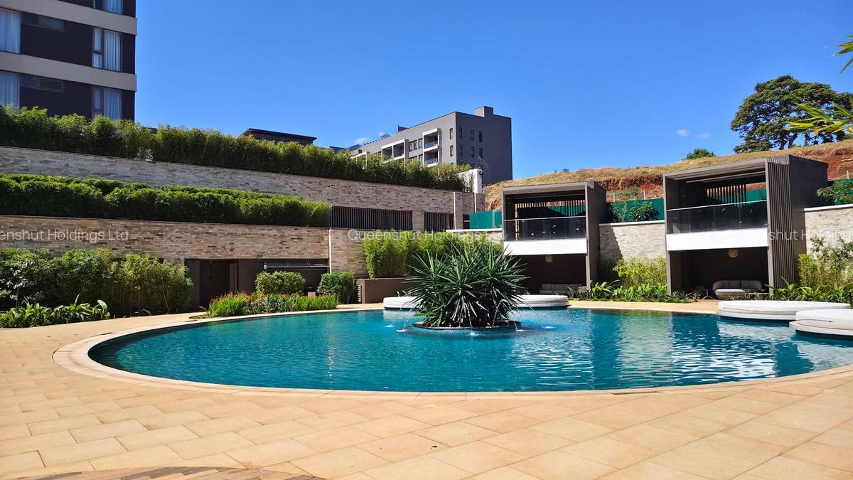 4 Bed Apartment with En Suite in Rosslyn - 1