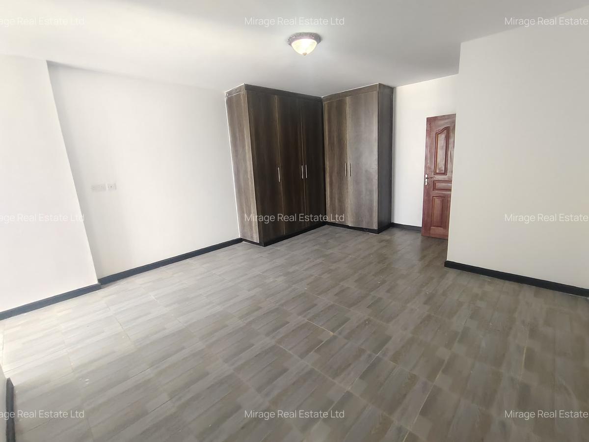 4 Bed Apartment with En Suite in Parklands - 4