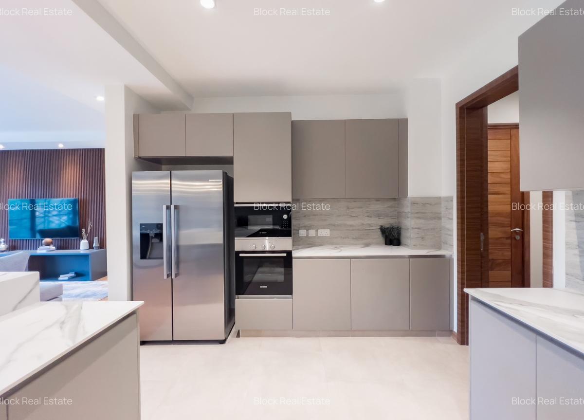 3 Bed Apartment with En Suite in Riverside - 17