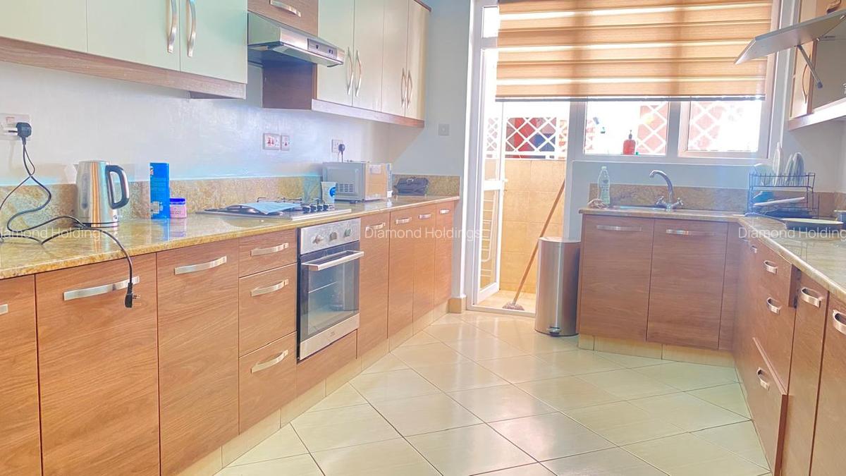 Serviced 2 Bed Apartment with En Suite at Brookside - 9