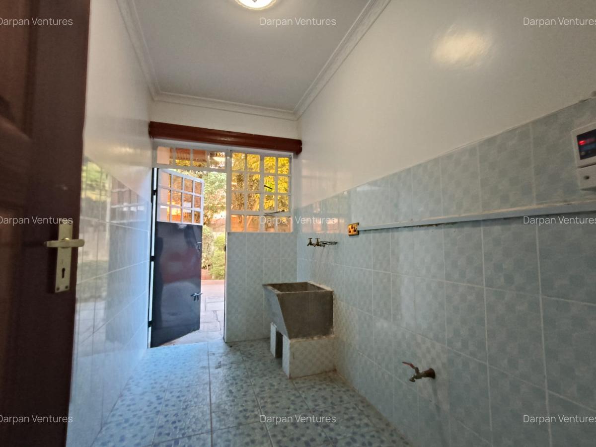 5 Bed House with En Suite in Runda - 10