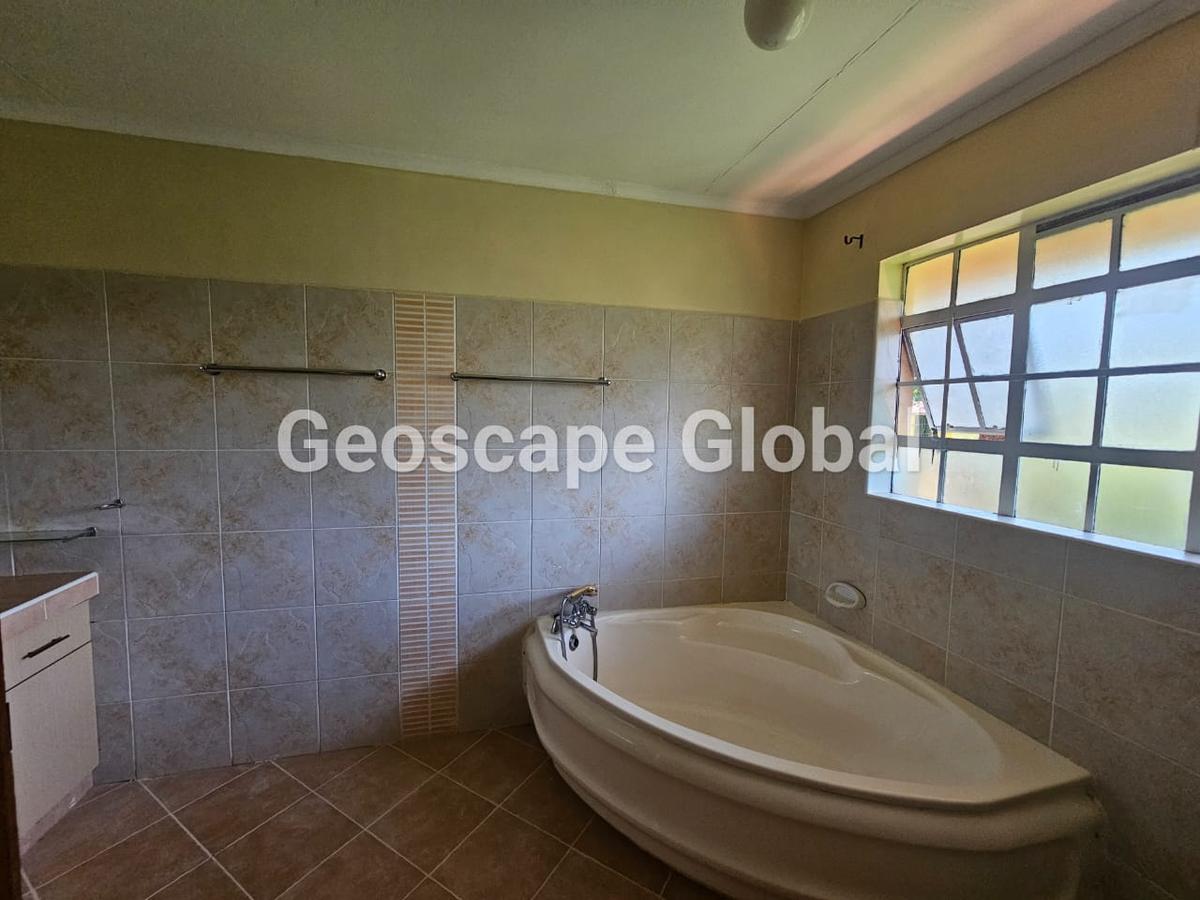 4 Bed House with En Suite in Runda - 9