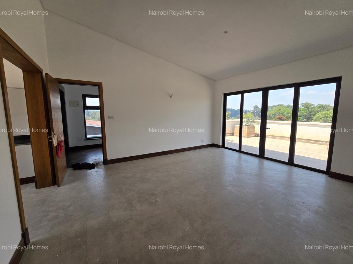 5 Bed Townhouse with En Suite at Kinanda Road - 11