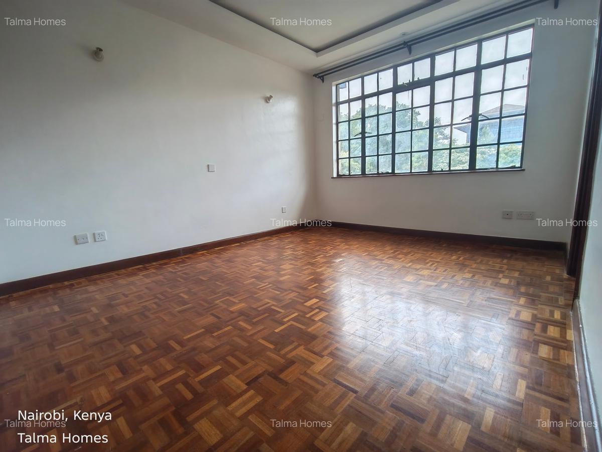 4 Bed Townhouse with En Suite at Lavington - 12