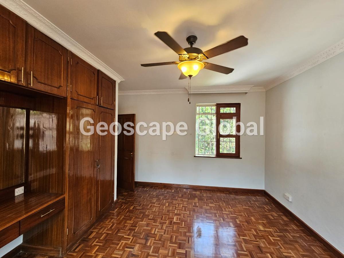 5 Bed House with En Suite in Runda - 3