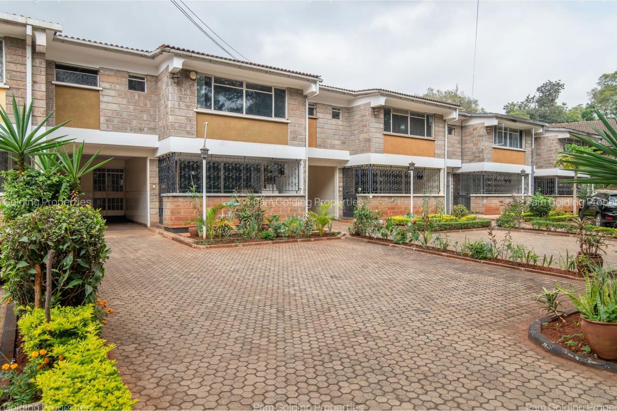 4 Bed Villa with En Suite at School Lane - 1