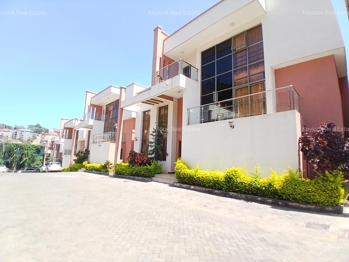 5 Bed Townhouse with En Suite at Lavington - 2