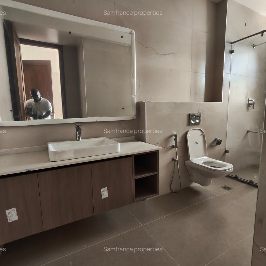 3 Bed Apartment with En Suite at Links Road - 4