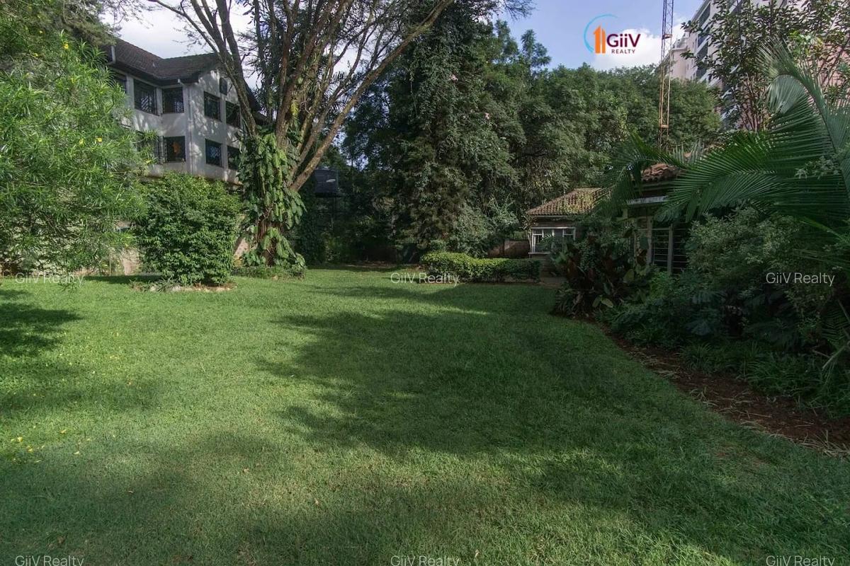 2 Bed Apartment with En Suite in Lavington - 14