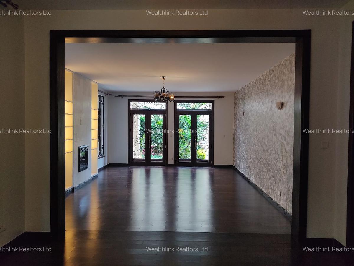 5 Bed Townhouse with En Suite at Lavington - 5