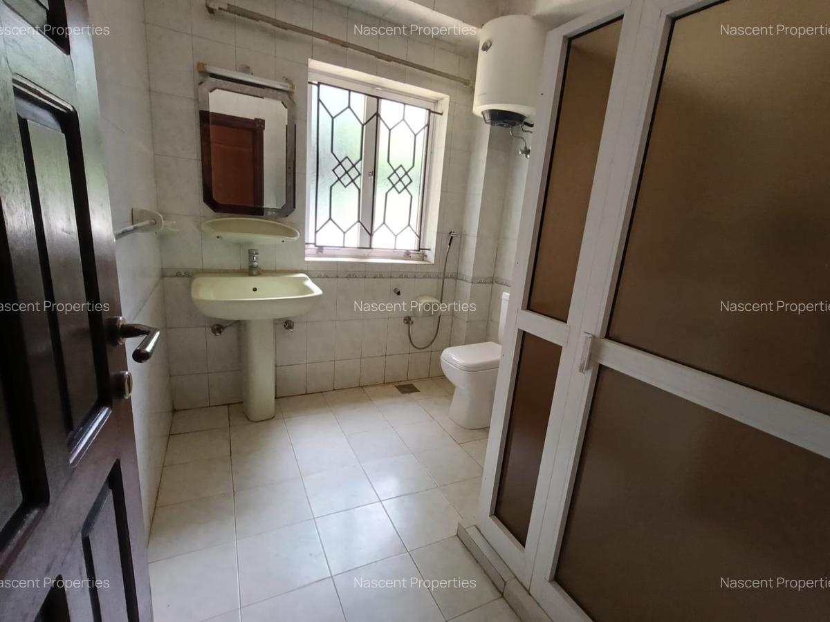 4 Bed House with En Suite at Hill View - 17