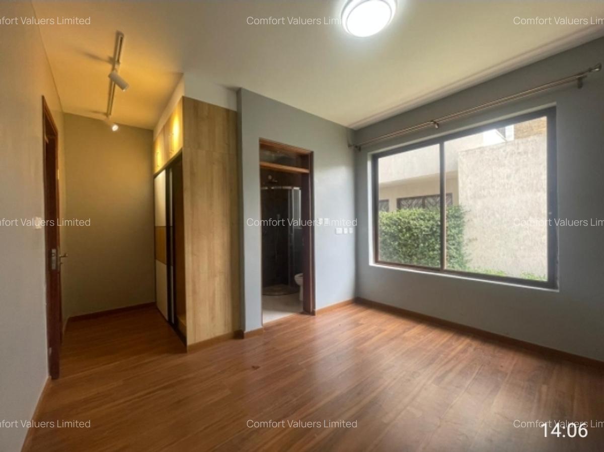 5 Bed Townhouse with En Suite at Runda - 14