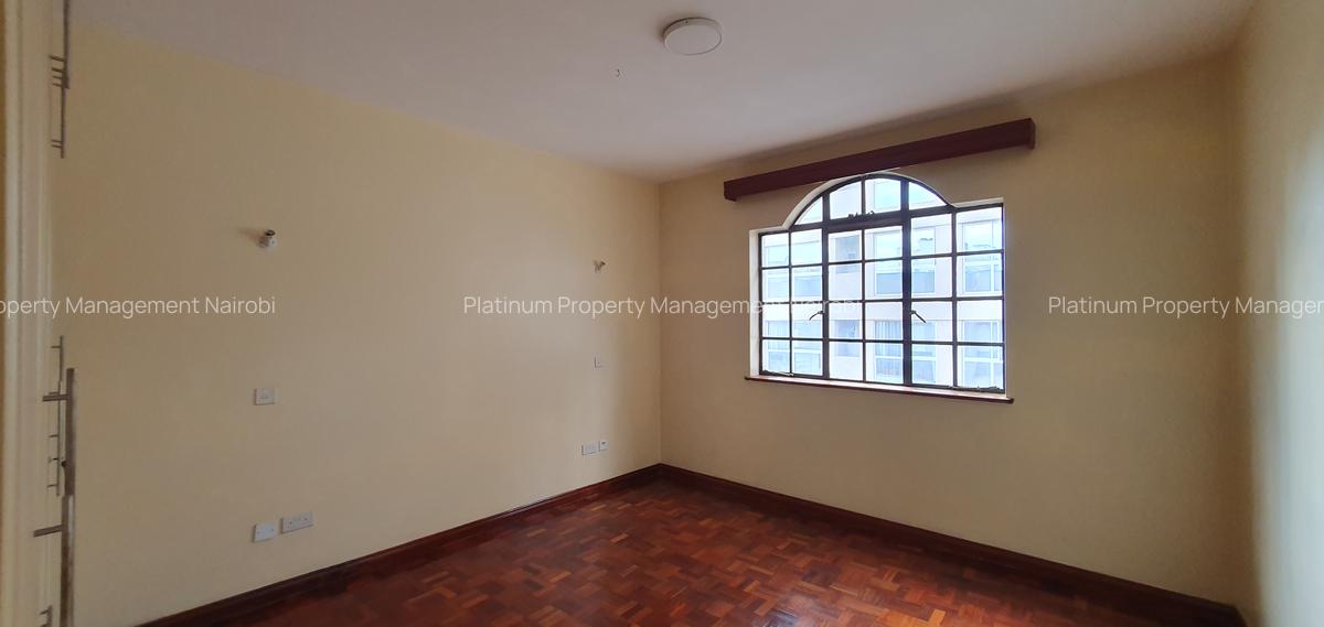 4 Bed Apartment with En Suite at 2Nd Parklands Avenue - 17