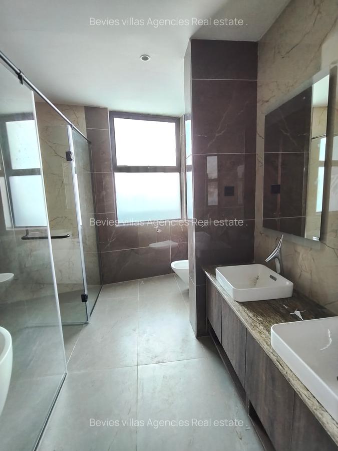 4 Bed Apartment with En Suite at Riverside - 4