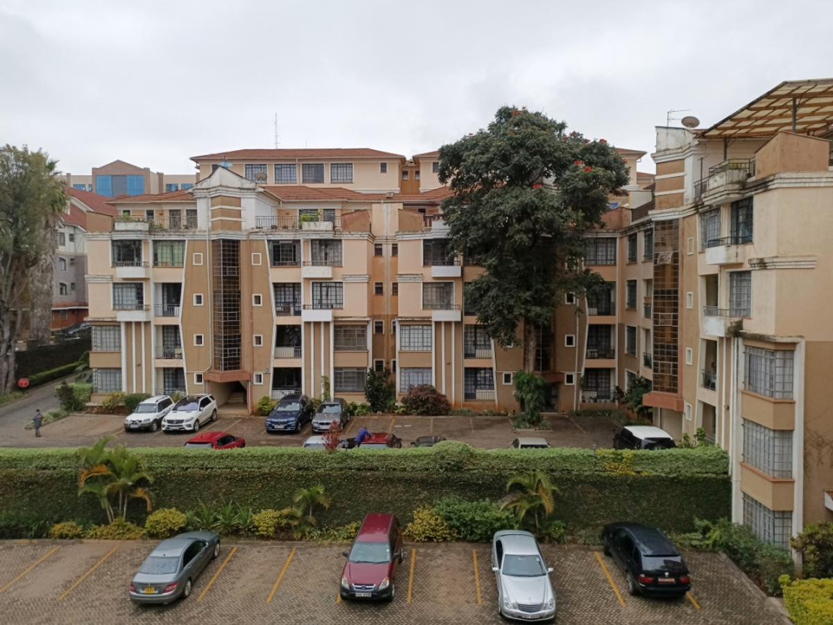 3 Bed Apartment with En Suite at Riverside Drive - 1