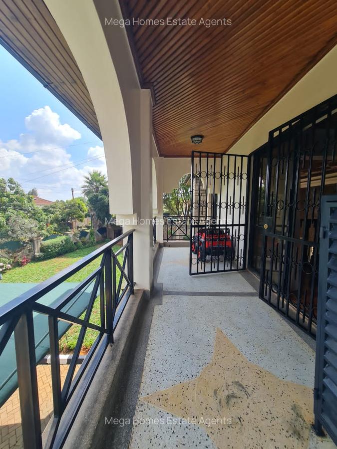 4 Bed House with En Suite in Mountain View - 4