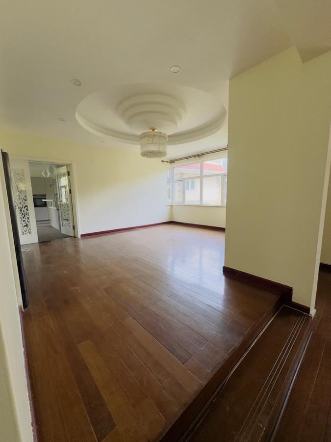 5 Bed House with En Suite at Mimosa Drive - 15